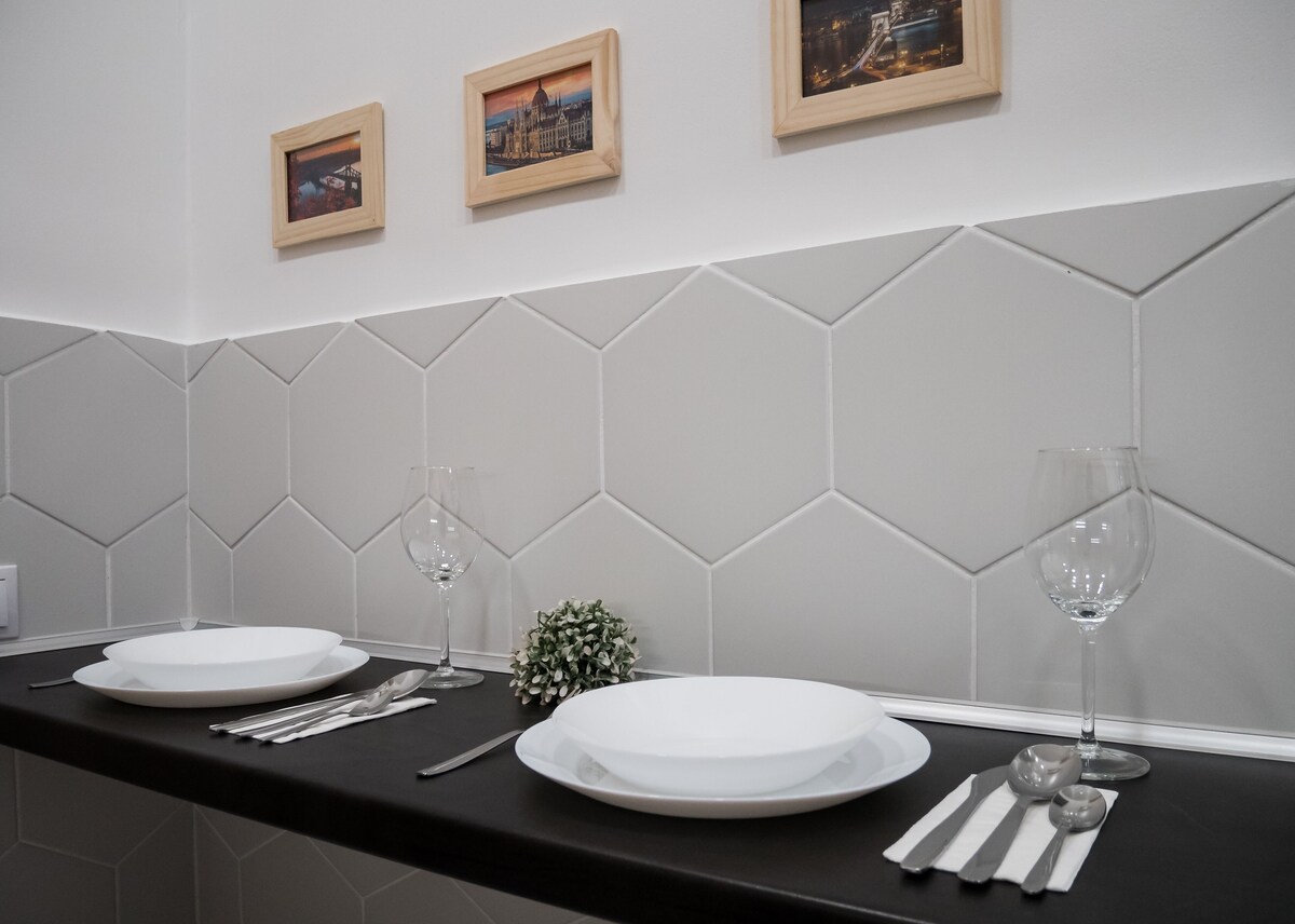 Dining counter set for two